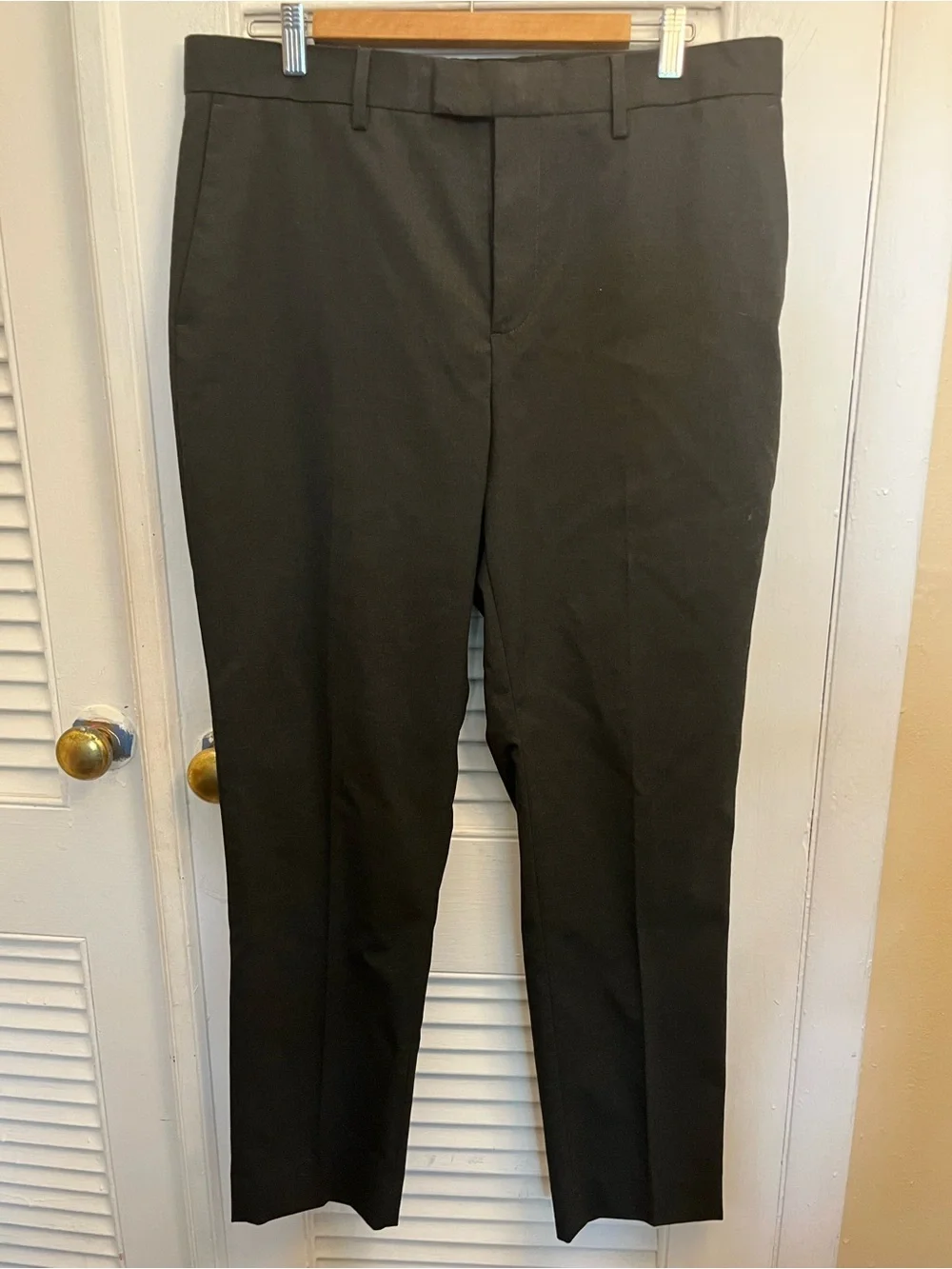 Banana Republic Factory Men’s Gray Tailored Fit Dress Pants. Size 34x32. EUC